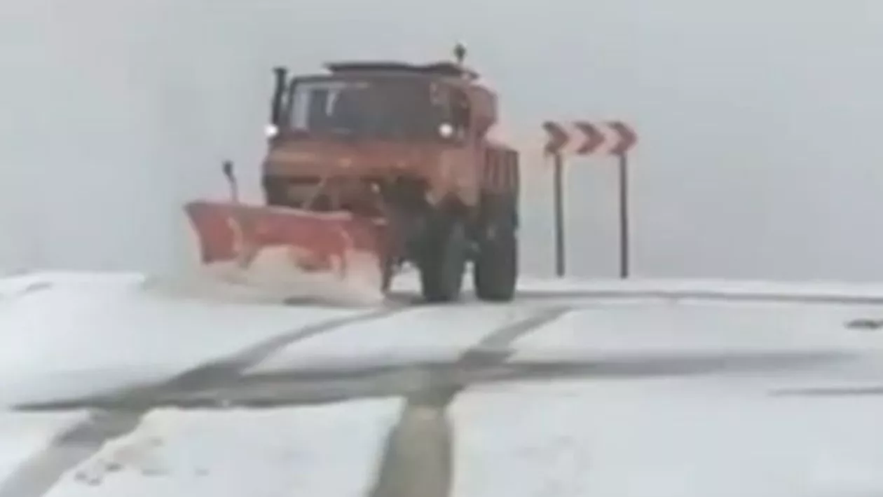 ORE ÎN ȘIR ÎN NĂMEȚI! Un autocar cu copii, blocat în Vaslui (VIDEO)