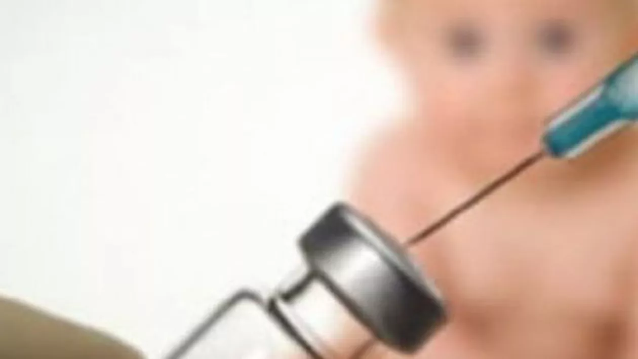 Scandal într-un spital din Italia: O infirmieră mima că vaccinează copiii