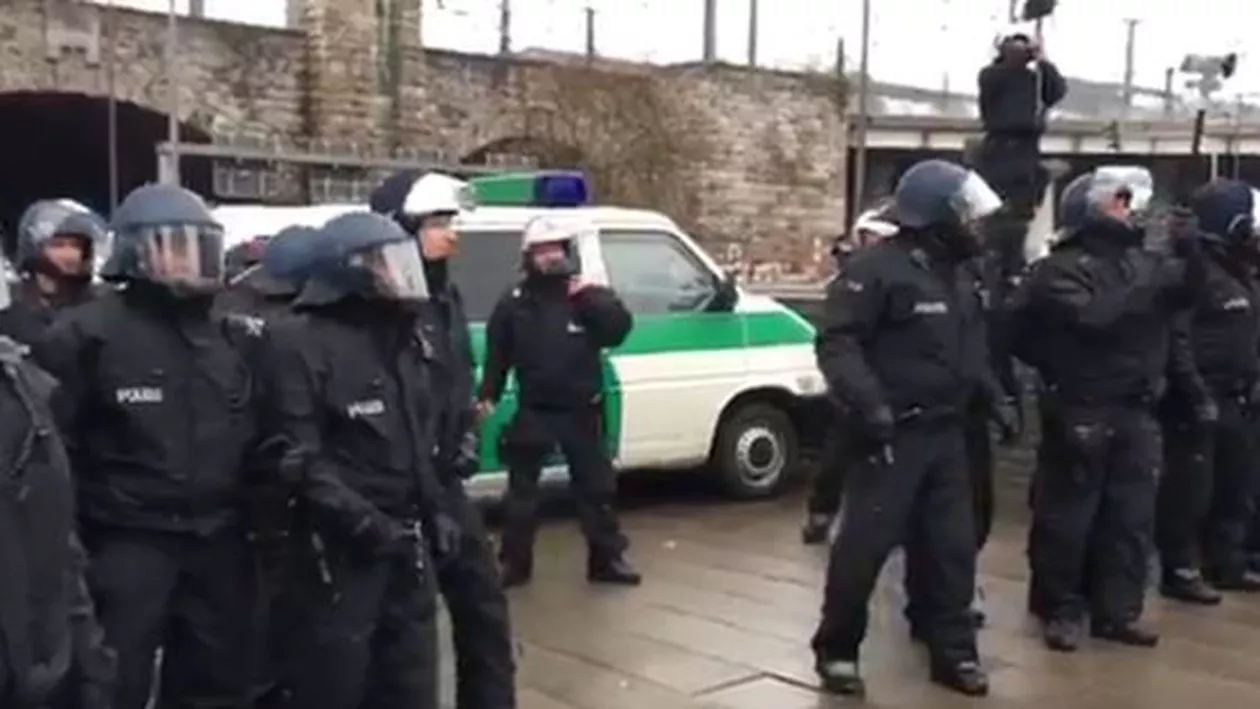 Germania: Proteste violente la Koln față de politicile populiste ale AFD! Doi polițiști au fost răniți (FOTO-VIDEO)