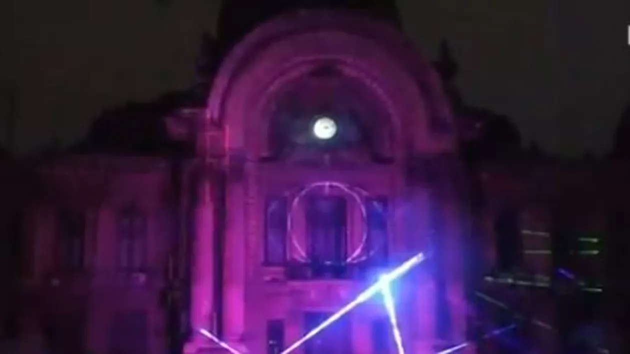Spectacol de lumină în centrul Bucureștiului: Festivalul Spotlight a scos din casă sute de oameni (VIDEO)
