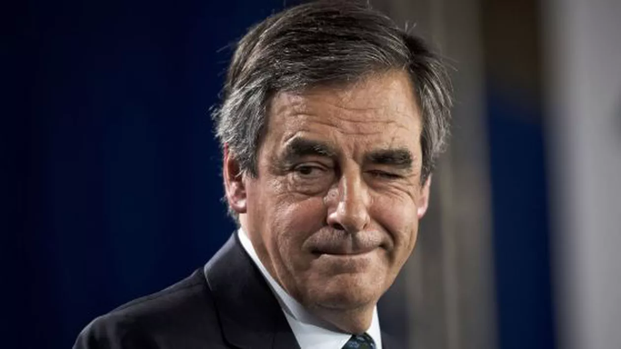 Alegeri Franța: Fillon îşi recunoaşte înfrângerea şi anunţă că va vota pentru Macron