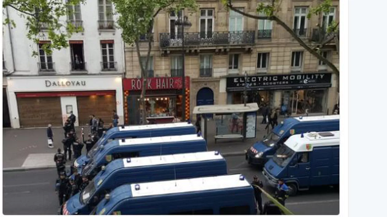 Primele proteste la Paris după aflarea rezultatelor din primul tur al prezidențialelor! Zeci de EXTREMIȘTI în Piața Bastiliei (VIDEO)