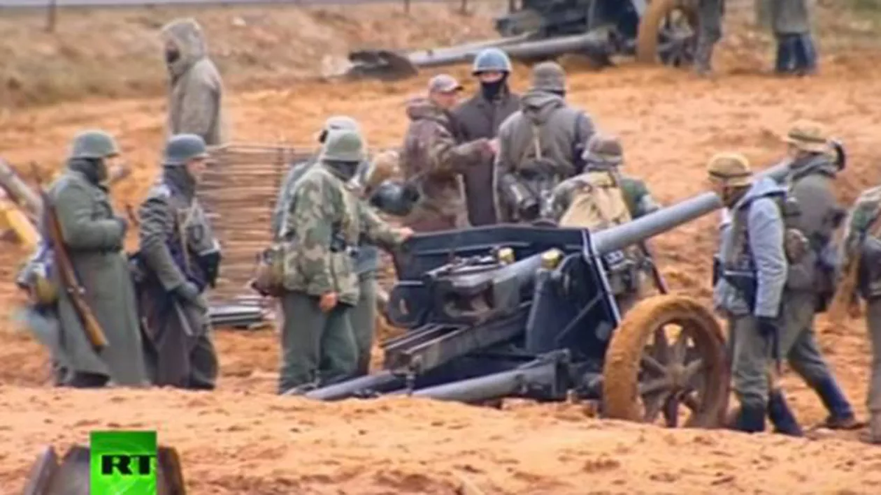 Reconstituire SPECTACULOASĂ a Bătăliei de la Berlin din 1945: Sute de oameni au participat la ceremonia din Moscova (VIDEO)