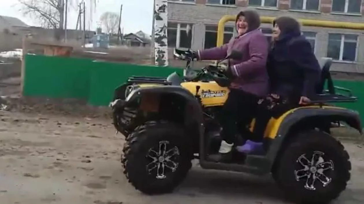 Două bătrânele au demonstrat că distracția nu are vârstă. Ce activitate au experimentat (VIDEO)