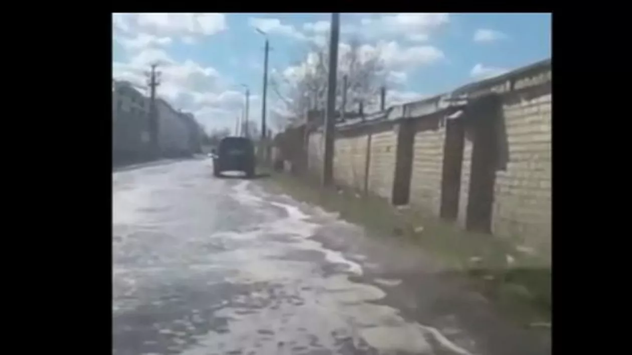 Tone de suc au inundat un oraș din Rusia după ce acoperișul uzinei PepsiCo a cedat (VIDEO)