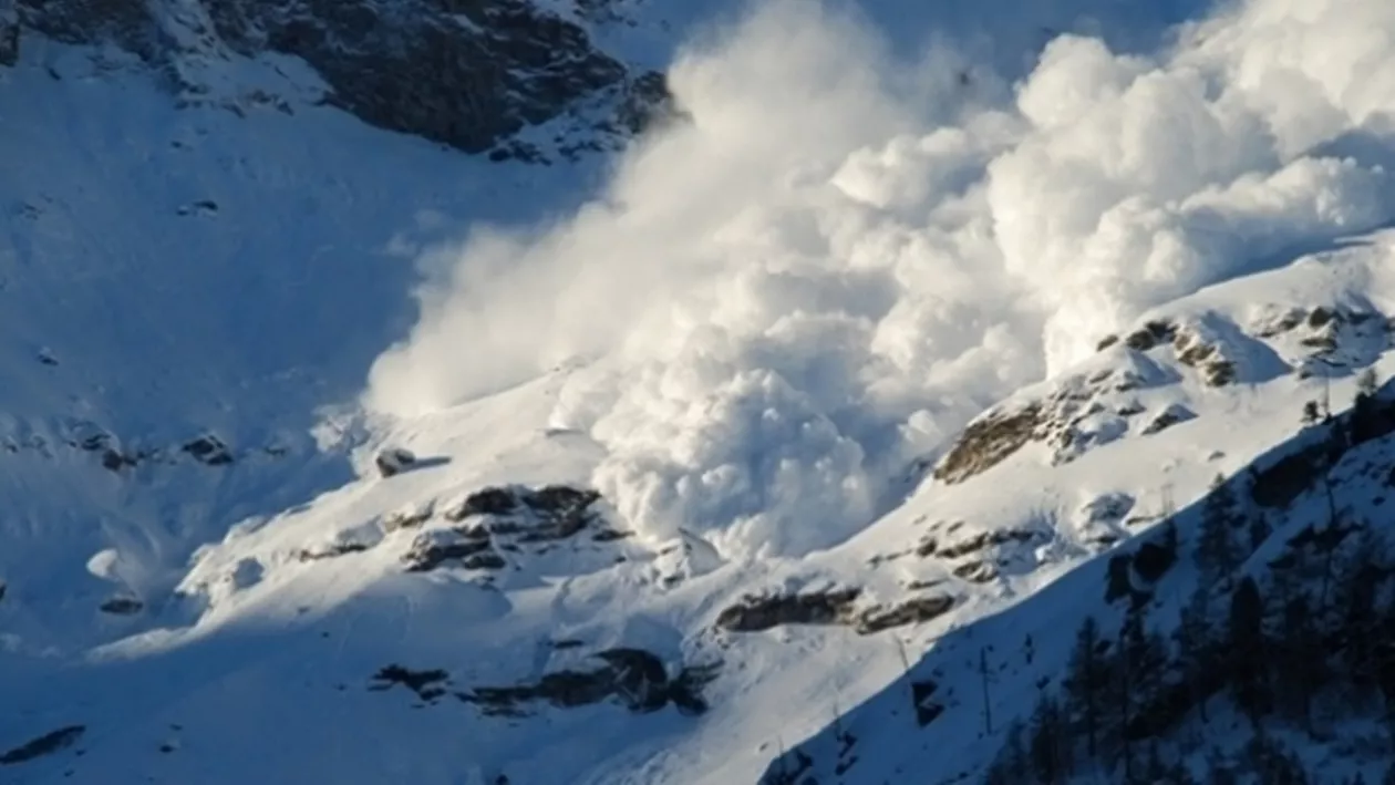 Meteorologii anunță risc mare de avalanșă în Munții Făgăraș și Bucegi