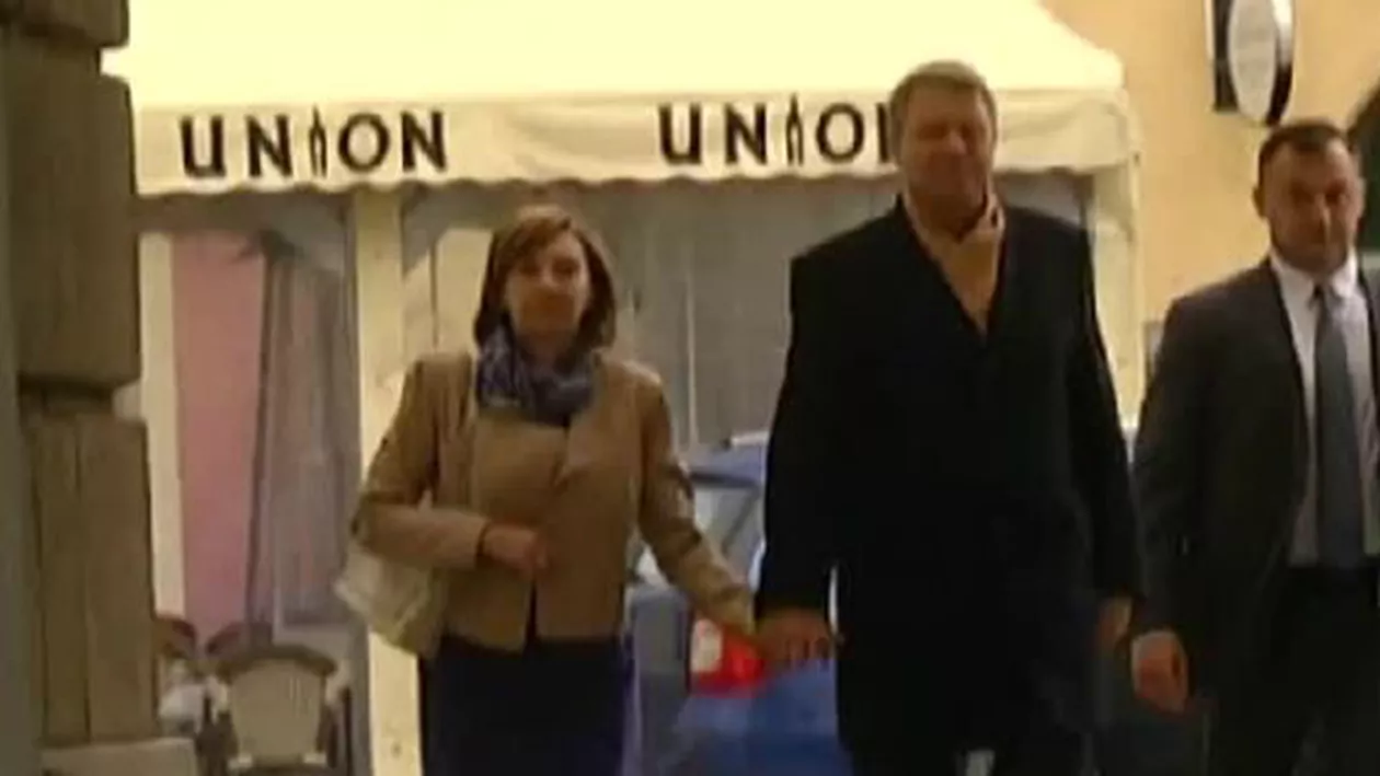 Klaus Iohannis petrece 1 Mai la Sibiu: Șeful statului a participat la slujba de la Catedrala Evanghelică, alături de soția sa (VIDEO)