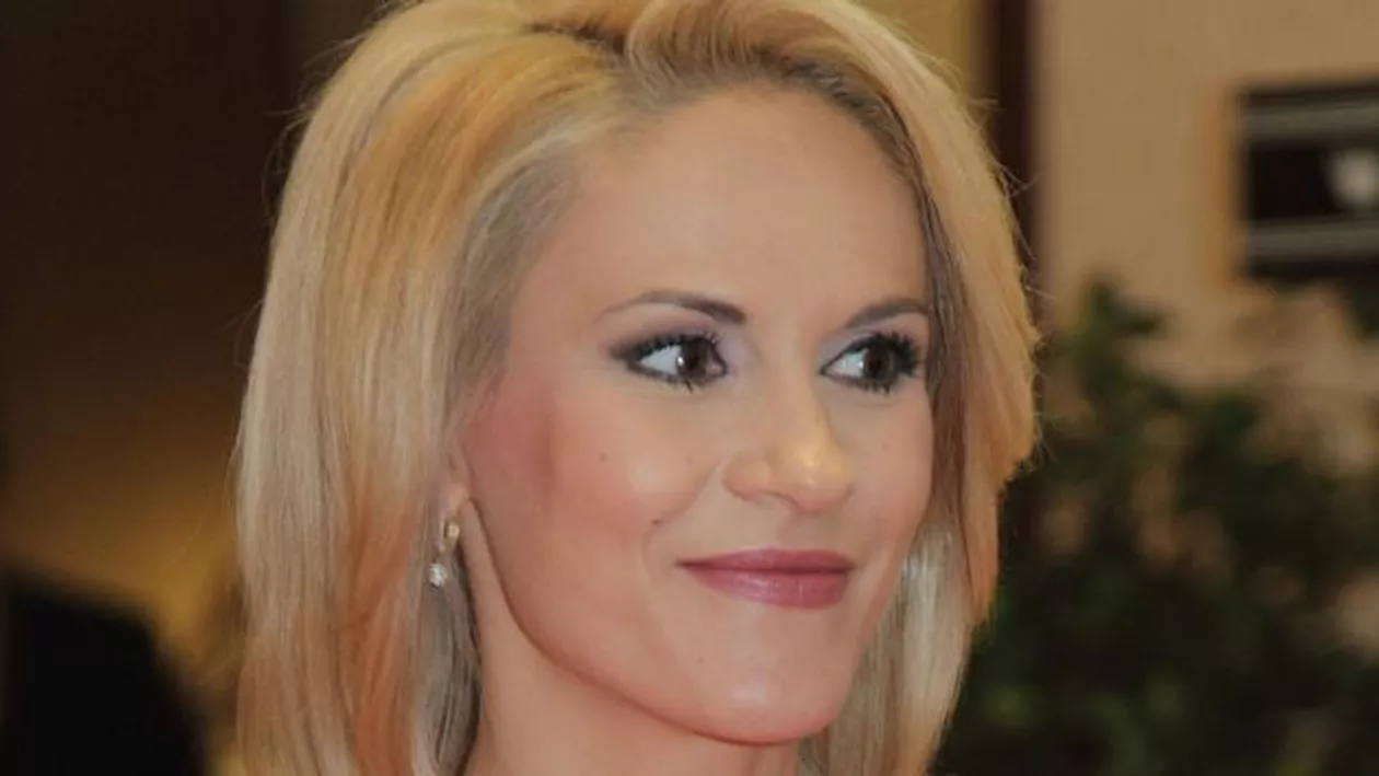 Mesajul Gabrielei Firea de 1 mai: Munca cinstită e calea cea mai sigură către reușită. Ea merită respectată și sărbătorită la un grătar (FOTO)