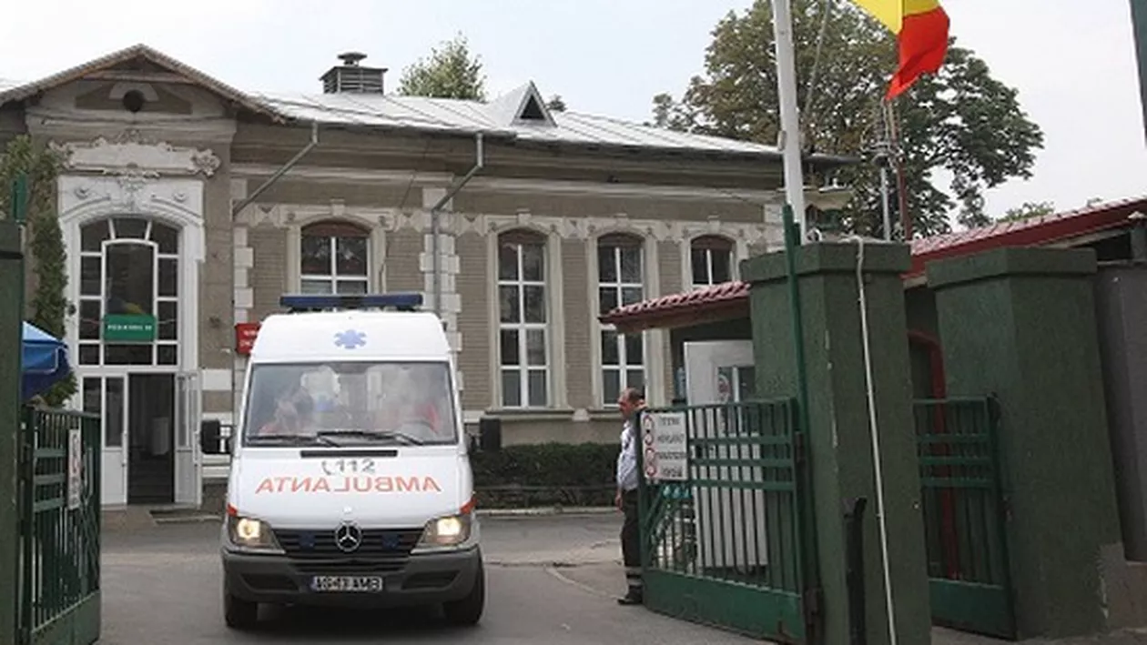 Adolescentul electrocutat pe podul de cale ferată de lângă Parcul Herăstrău a murit la spital