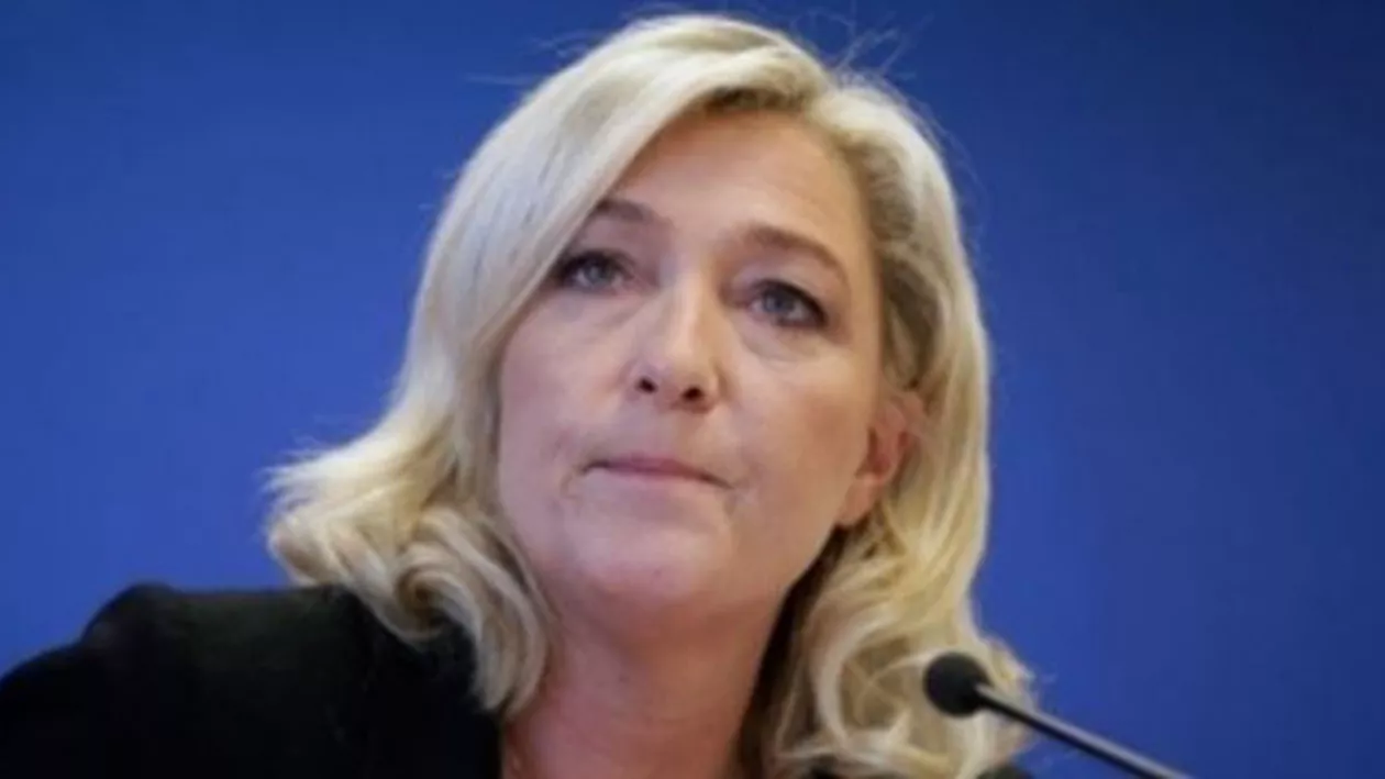 Franța: Marine Le Pen a fost ținta unui atac cu ouă în timpul unei deplasări electorale (VIDEO)