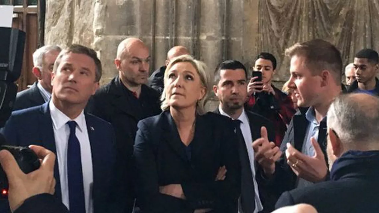 Final de campanie agitat pentru Marine Le Pen: Candidata Frontului Național, ținta unui nou atac cu ouă, în timpul vizitei la catedrala din Reims (VIDEO)