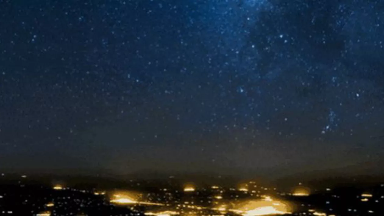 Imagini ULUITOARE! Cerul filmat noaptea de un pilot de avion. Clipul prezintă atât oraşele luminate, cât şi Calea Lactee (VIDEO)