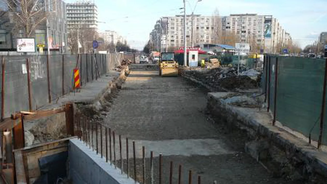 Incident teribil la pasajul de la Piaţa Sudului din Capitală. Un tânăr de 25 de ani s-a aruncat în gol