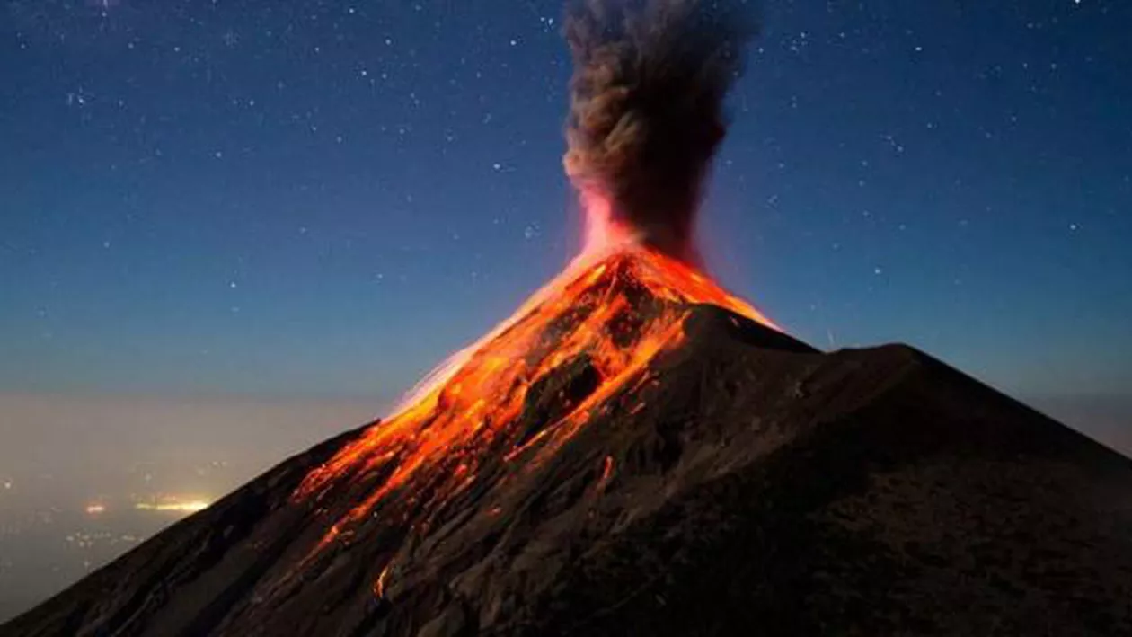 Vulcanul de Foc din Guatemala a ERUPT pentru a patra oară! (FOTO)