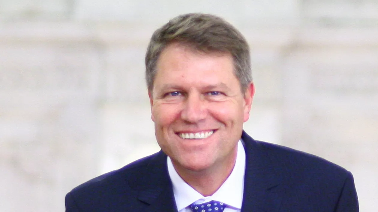 Klaus Iohannis l-a felicitat pe Emmanuel Macron pentru rezultate: "O victorie importantă pentru Franța și pentru Europa"