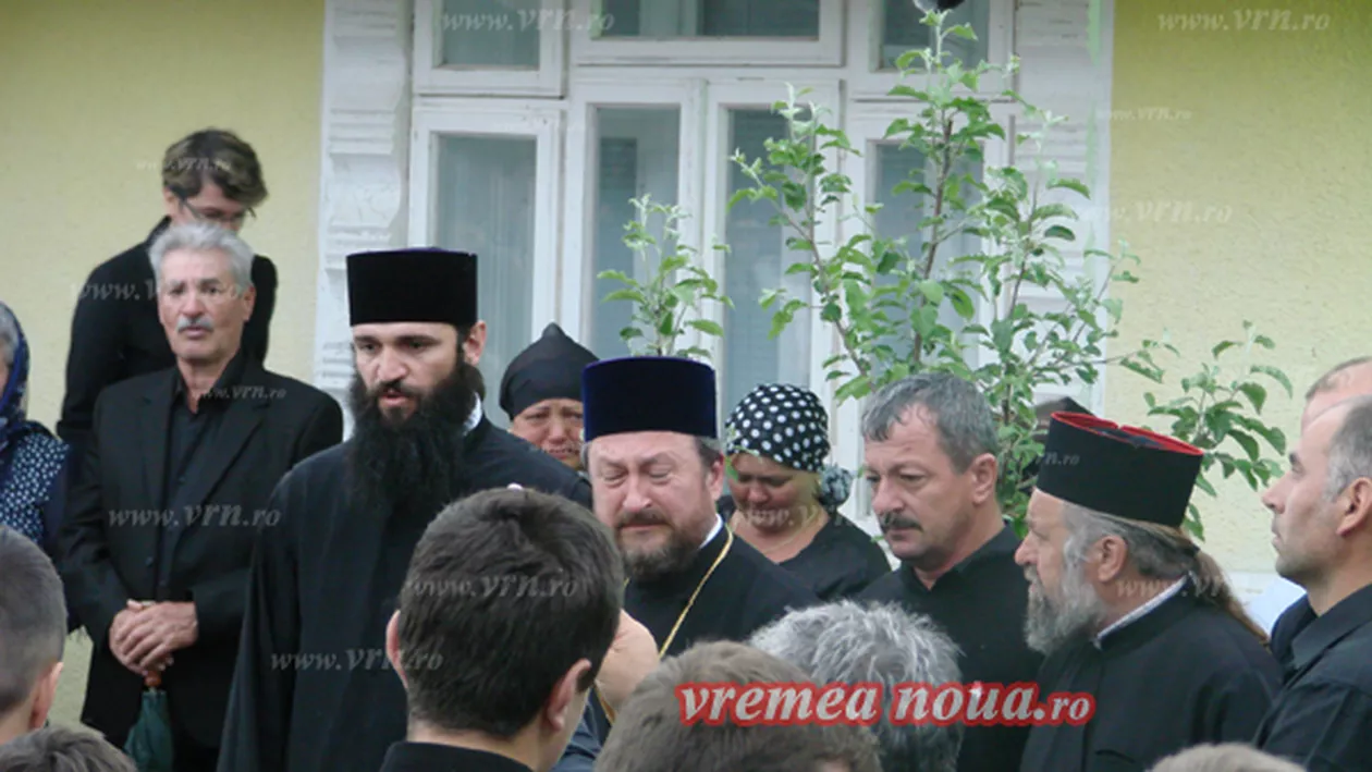 Lacrimi GRELE în Biserica Ortodoxă: Preasfințitul Corneliu, DĂRĂMAT de durere! (FOTO)