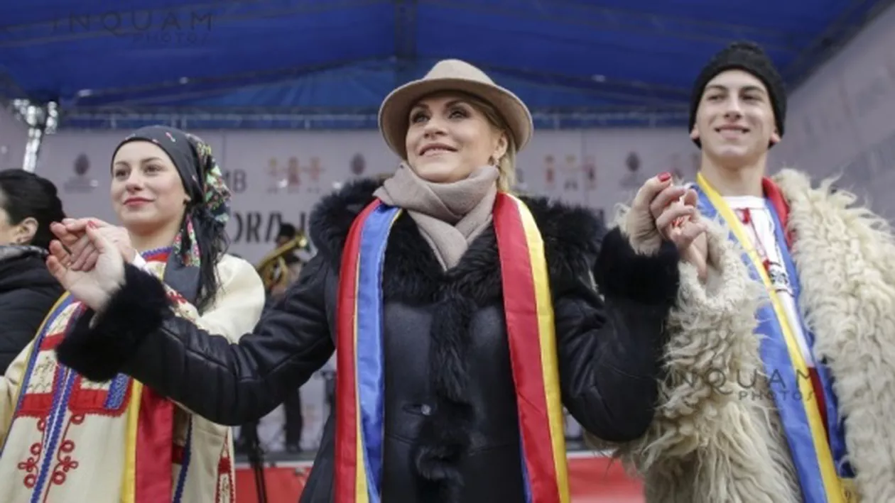 Evenimentele organizate de primarul Gabriela Firea împiedică desfășurarea cursurilor Facultății de Istorie: Proteste ale studenților în Piața Universității (FOTO și VIDEO)