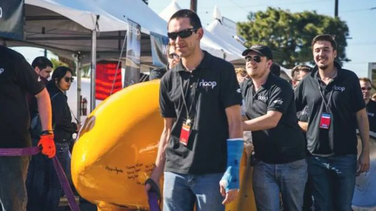 Un student român a inventat MAȘINA VIITORULUI: Atinge 1200 km/h și a fost premiată de fondatorul Tesla & SpaceX!