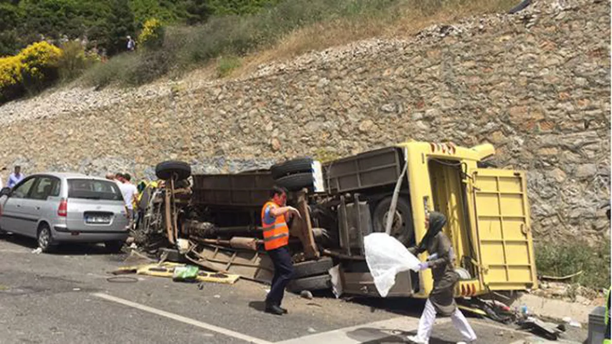 Tragedie de Ziua Mamei în Turcia: Peste 20 de morți după ce un autocar s-a răsturnat într-o vale (VIDEO)