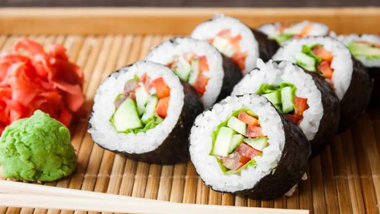 Descoperire MACABRĂ în corpul oamenilor care mănâncă SUSHI! Avertismentul MEDICILOR (FOTO)