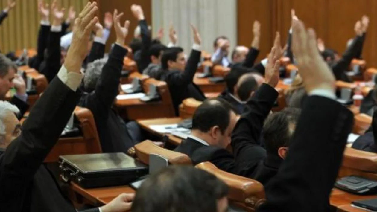 Camera Deputaților: Salarii mai MARI pentru medicii militari, polițiști, funcționari publici din penitenciare, ANPC