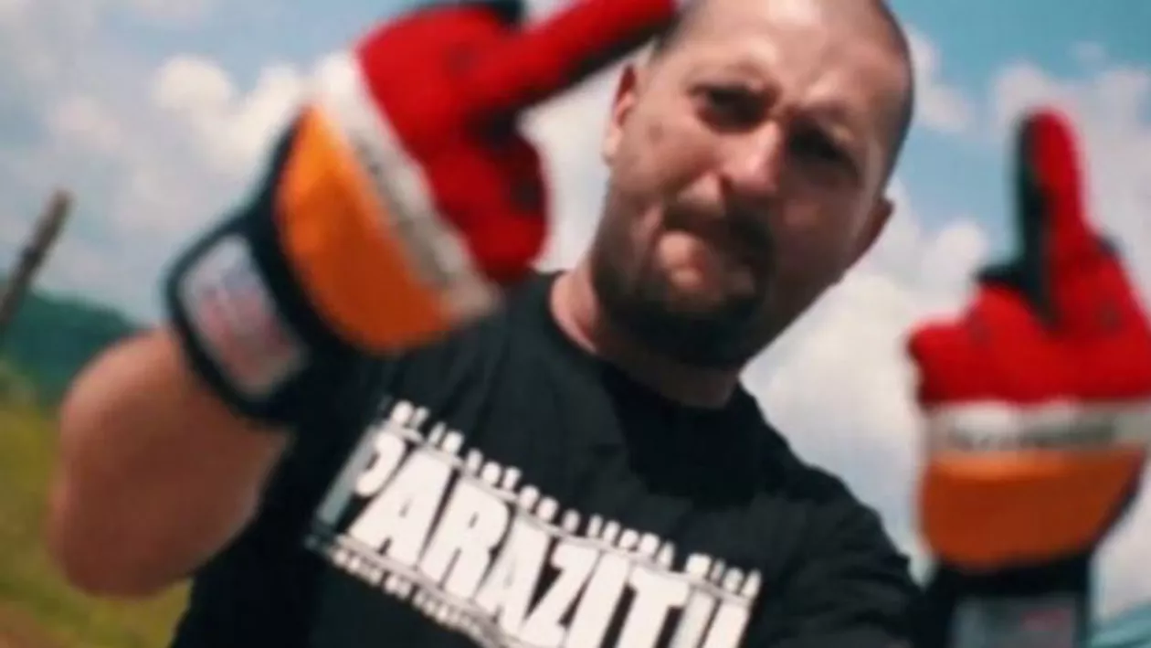 Cheloo a recunoscut că a consumat marijuana. Procurorii cer doi ani de închisoare cu suspendare pentru cântăreț