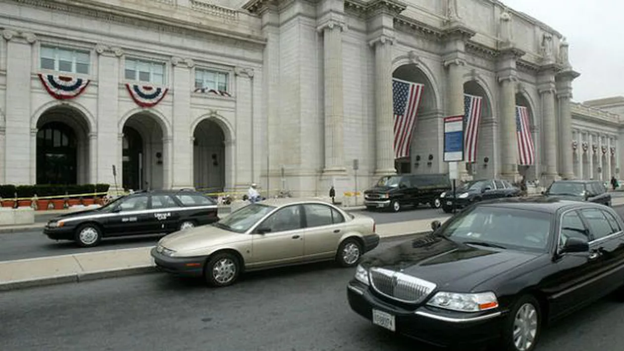 Pirați cibernetici au pus un film PORNO într-o gară din Washington, la o oră de vârf