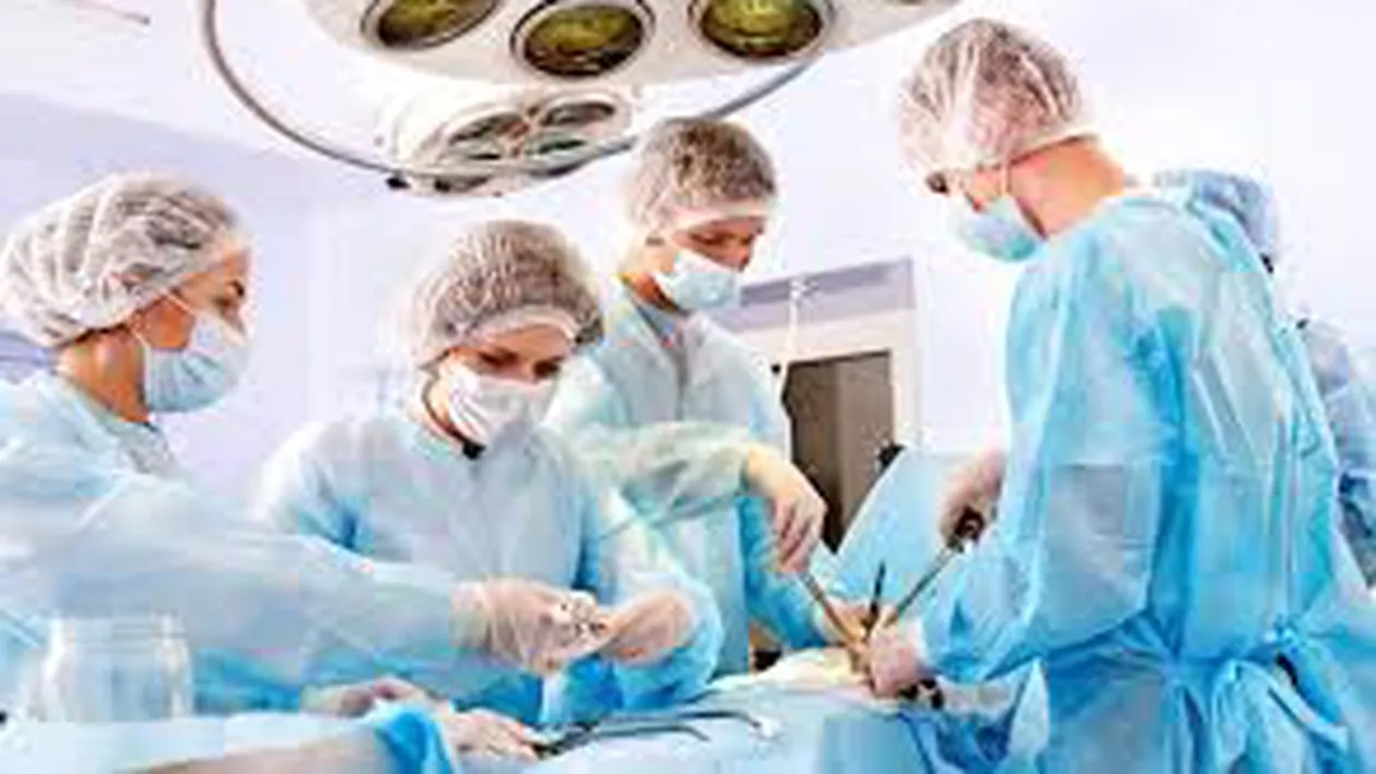 Scene ȘOCANTE în sala de operații. Medicul și asistenta, care aveau o relație, s-au luat la bătaie în timpul intervenției chirugicale (VIDEO)