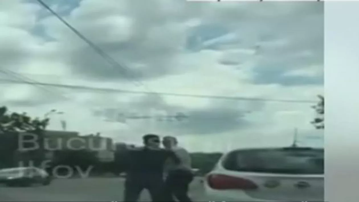 Bătaie pe străzile Capitalei: Doi șoferi s-au lovit cu pumnii și cu picioarele după ce s-au șicanat în trafic (VIDEO)