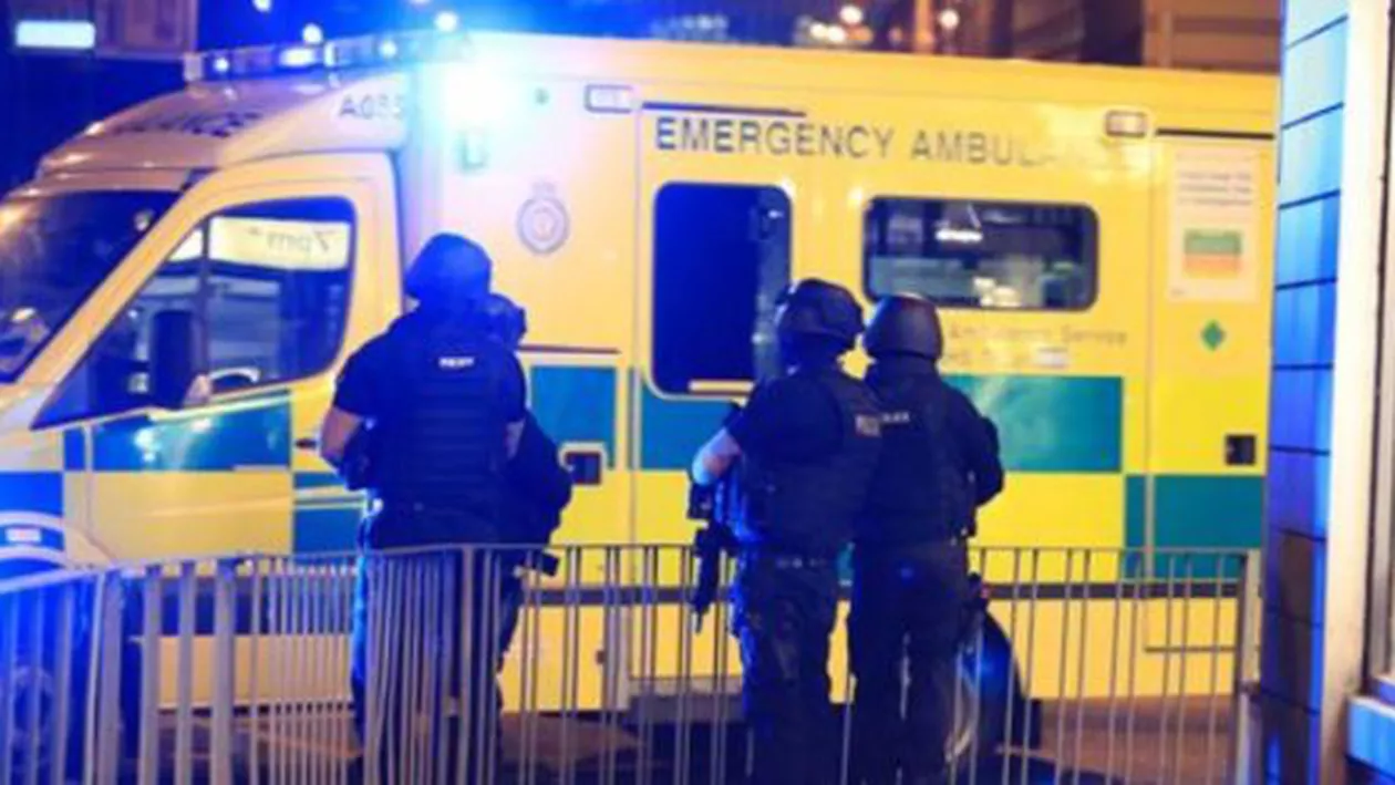 Primele arestări de după atentatul terorist de la Manchester Arena: Un centru comercial din oraș a fost evacuat după ce s-ar fi auzit unele bubuituri (VIDEO)