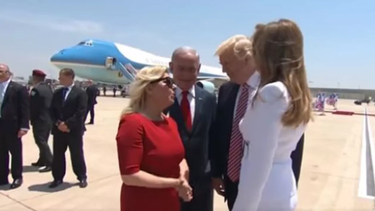 “Şi pe noi presa ne urăşte, iar poporul ne iubeşte”. Sara Netanyahu și Melania Trump, surprinse de presă în timpul unei discuții private (VIDEO)