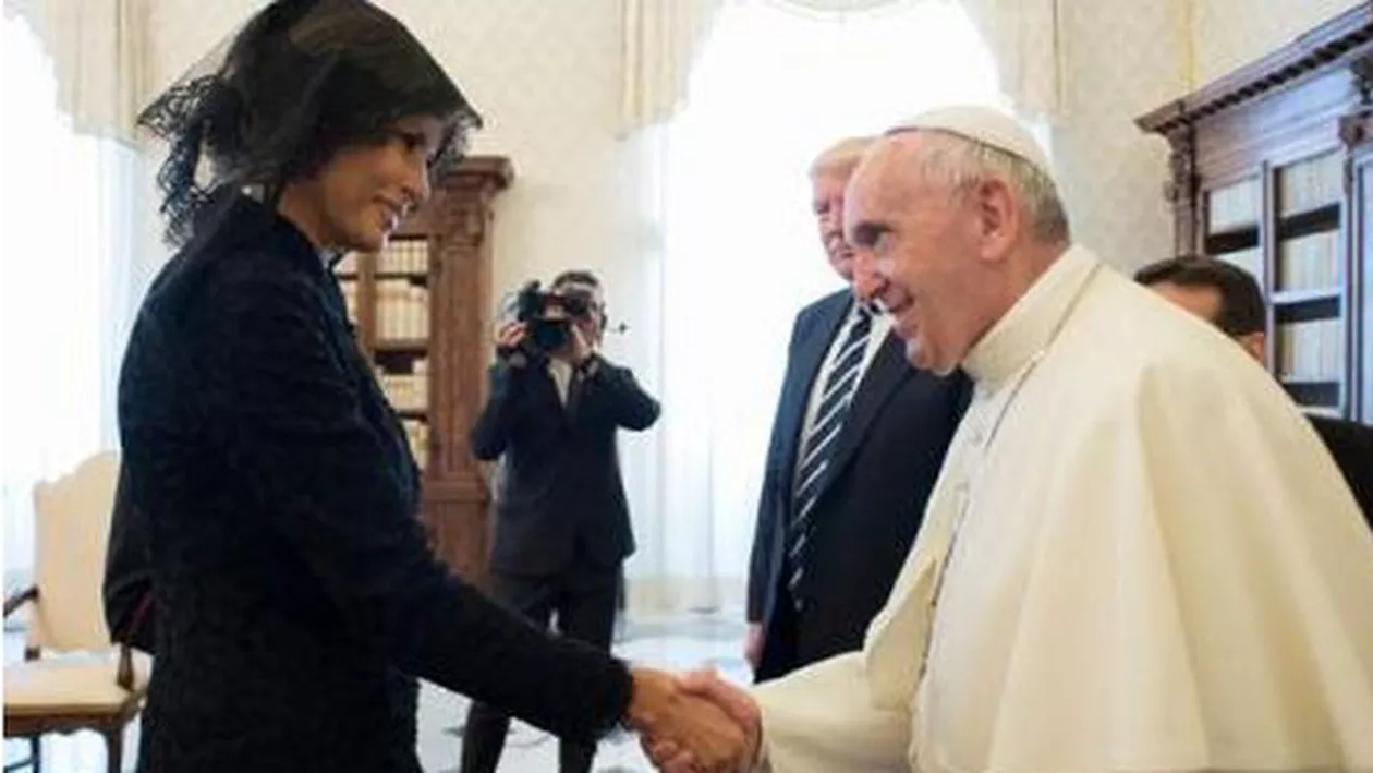 "Îi dau să mănânce PIZZA!" Melania Trump și Papa Francisc s-au amuzat pe seama obiceiurilor culinare ale președintelui SUA (VIDEO)