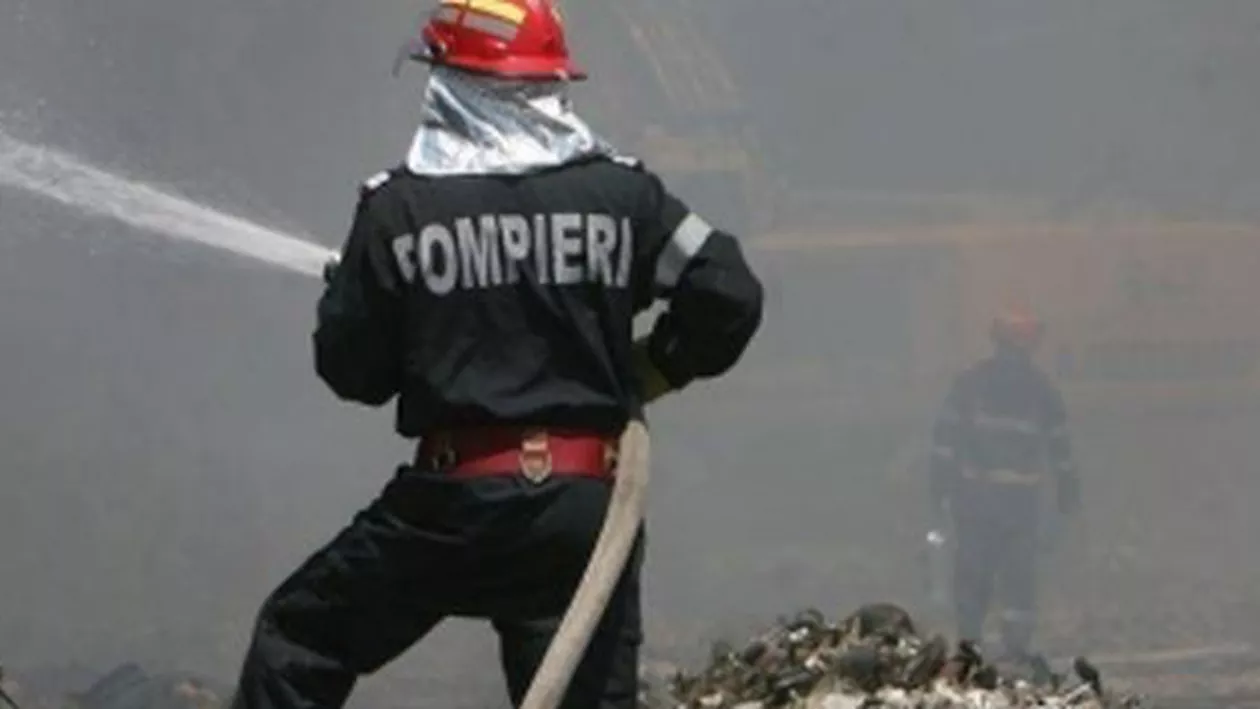 Incendiu puternic la un depozit din Ilfov: Flăcările au cuprins o suprafață de 300 de metri (VIDEO)