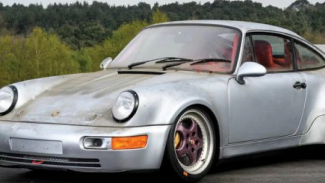 Porsche prăfuit şi vechi de 24 ani, vândut pentru o sumă EXORBITANTĂ! Motivul e INCREDIBIL! (FOTO)
