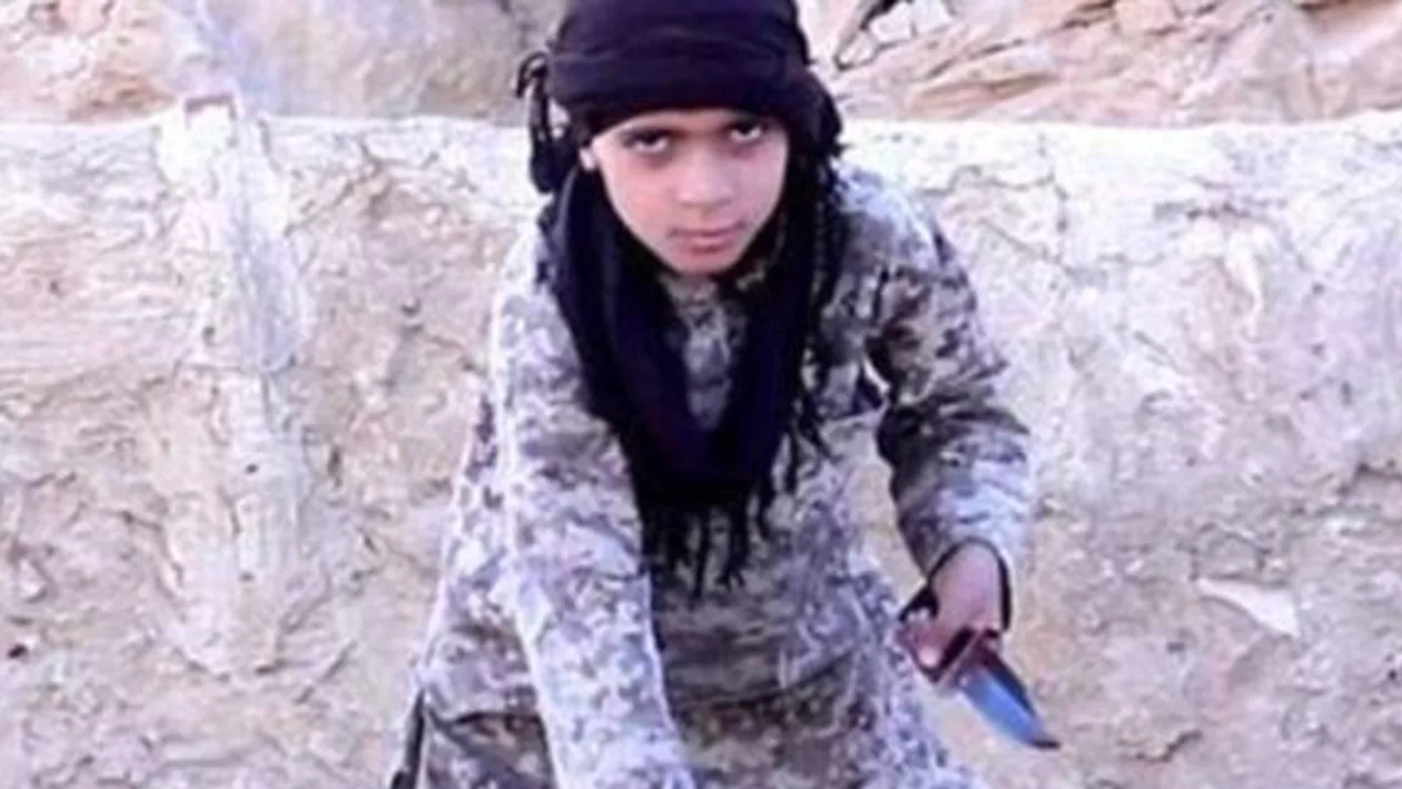 Austria: Două CUPLURI condamnate la ÎNCHISOARE pentru că și-au dus COPIII într-o tabără ISIS