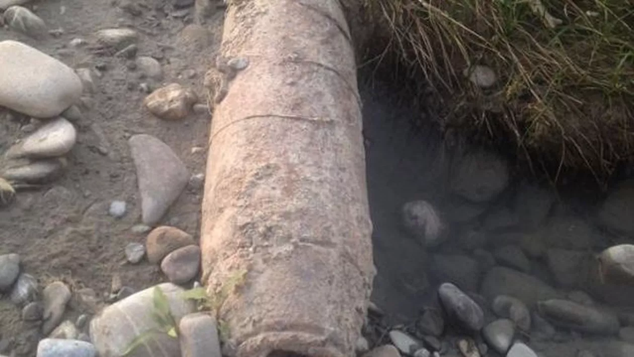 Două obuze au fost găsite de un localnic în albia râului Prahova