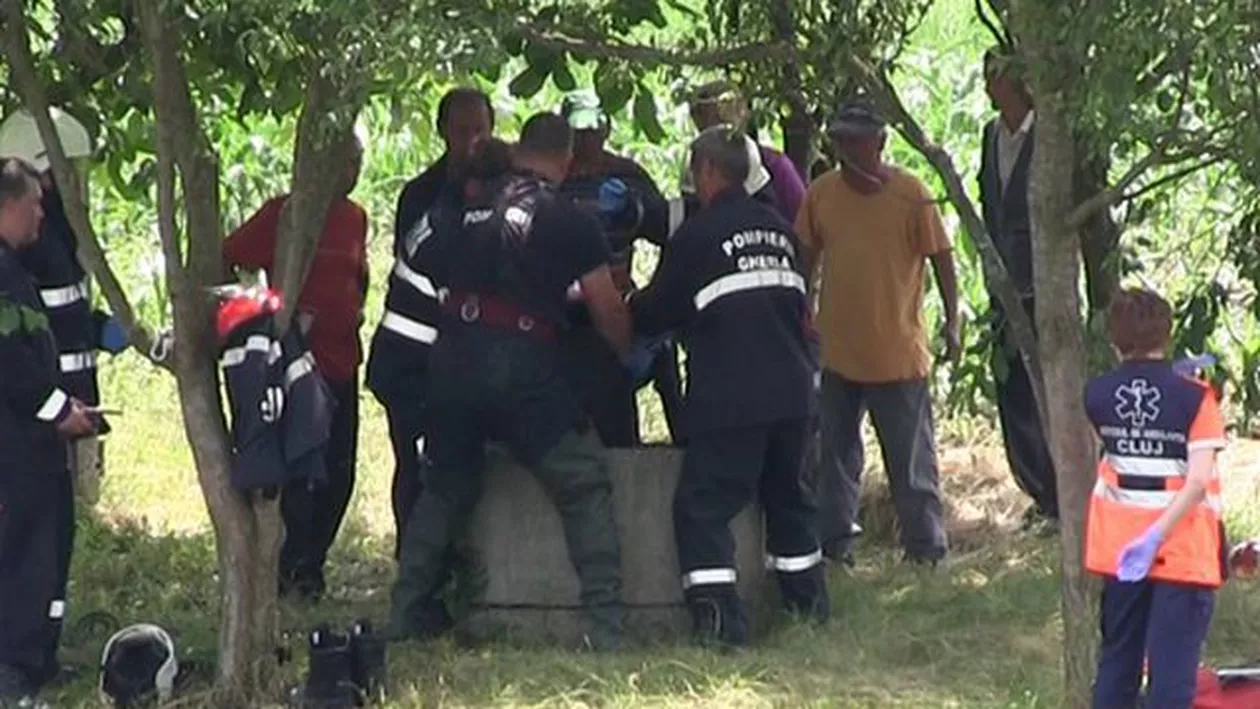 ȘOCANT! O femeie s-a sinucis, aruncându-se în fântână la Gherla (VIDEO)