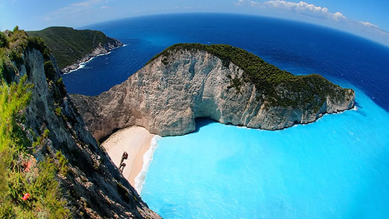 O tânără de 22 de ani și-a pierdut viața pe o insulă din Grecia. Turista a alunecat de pe o stâncă în timp ce încerca să-și facă un selfie
