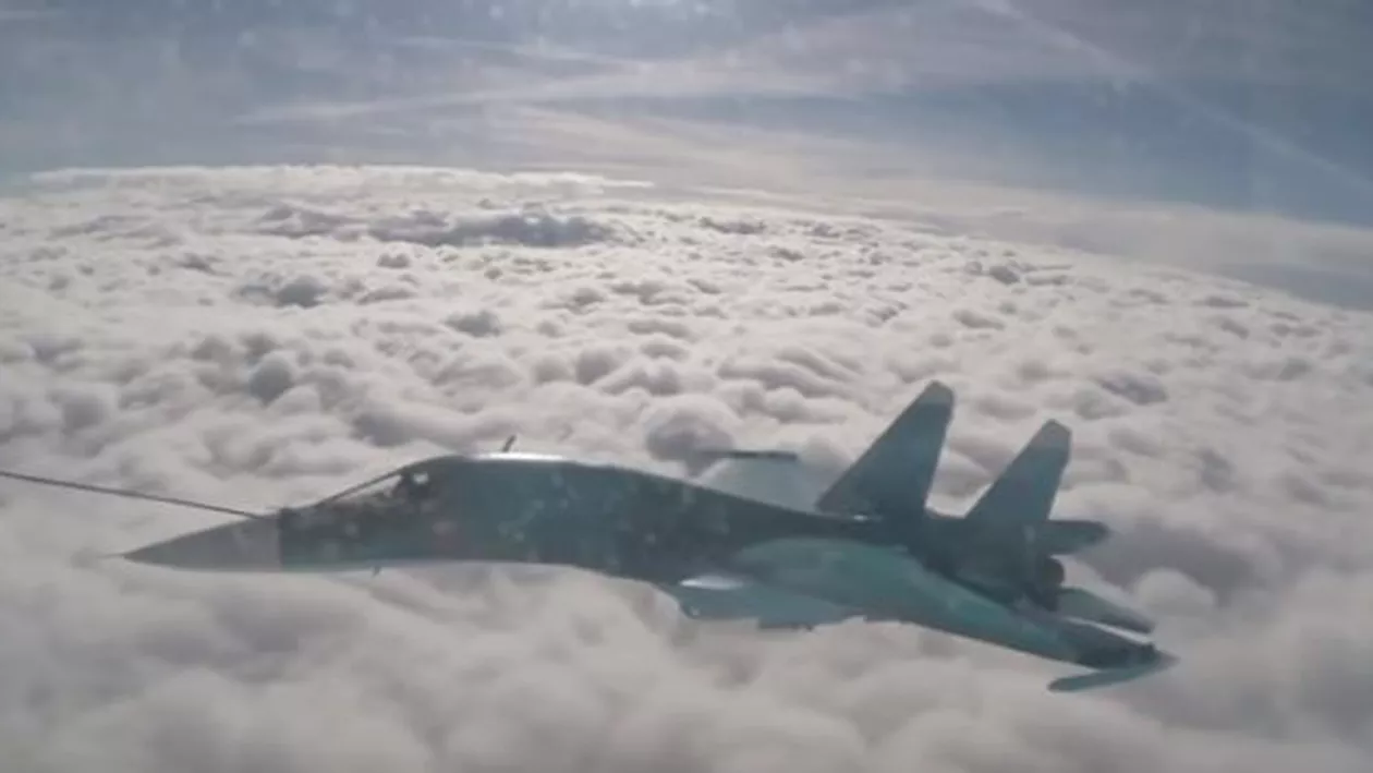 VIDEO INCREDIBIL. Cum sunt realimentate în zbor avioanele de luptă ruseşti