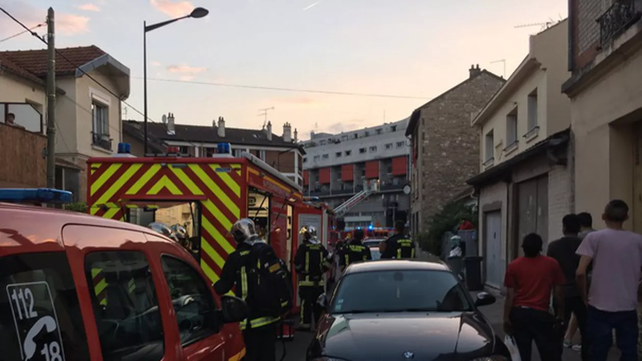 Teroare la Paris: S-a aruncat cu un cocktail molotov (VIDEO)