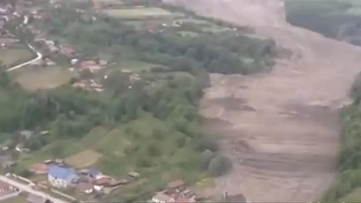 Procurorii din Vâlcea au deschis un dosar penal pentru distrugere calificată și abuz în serviciu în urma alunecării de teren din comuna Alunu 