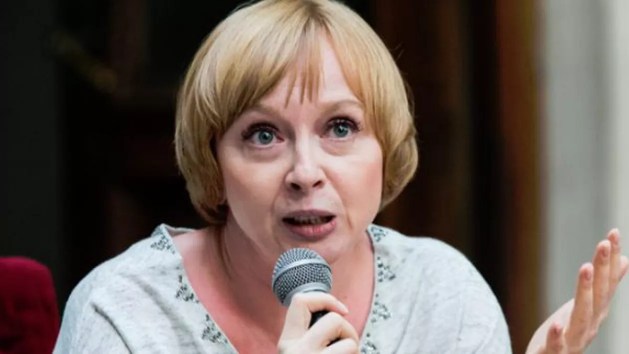 „Conform cu originalul“ - Șercan, suspectată de PLAGIAT! Vezi AICI exemple de texte care se regăsesc şi în lucrarea jurnalistei şi în alte cărţi publicate anterior (FOTO)