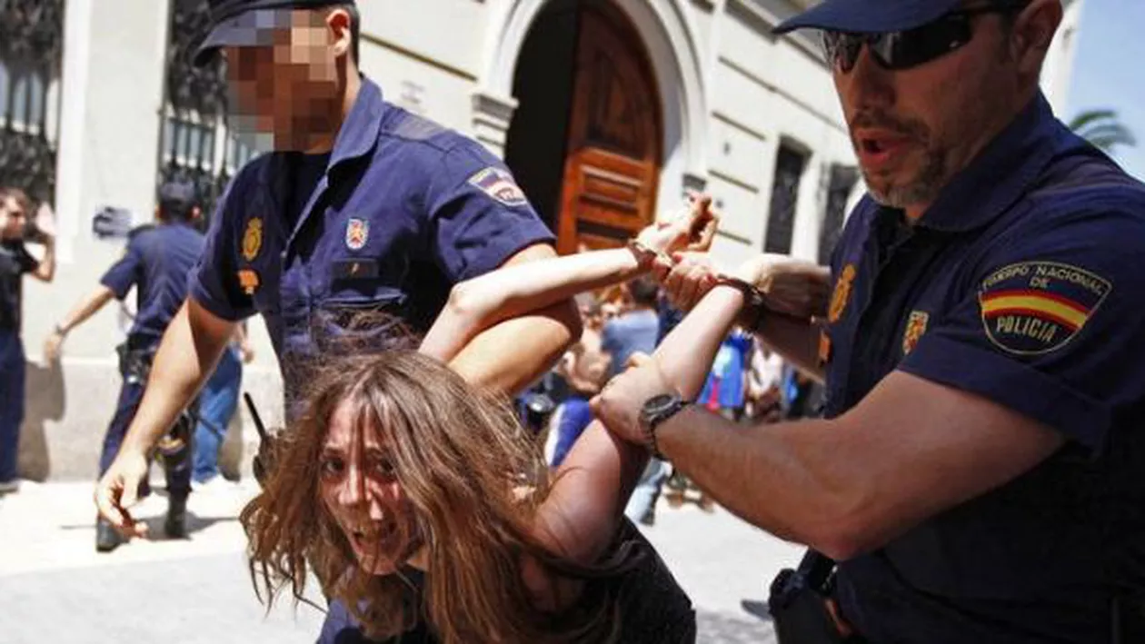 O grupare de 10 HOȚI români ARESTATĂ în Spania! Se aflau în VACANȚĂ! De unde i-au ridicat polițiștii