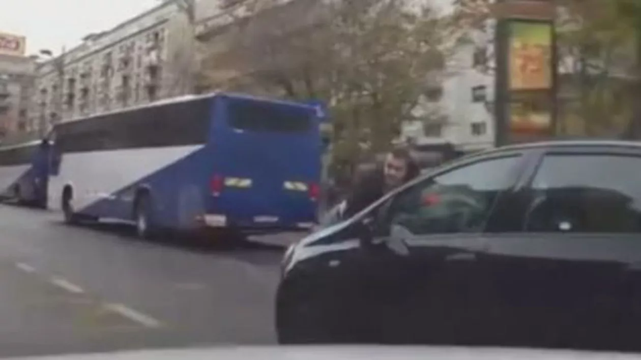 SCENE ȘOCANTE în Chișinău: Un pieton a fost târât pe capotă de un șofer ce circula cu 100 km/h (VIDEO)