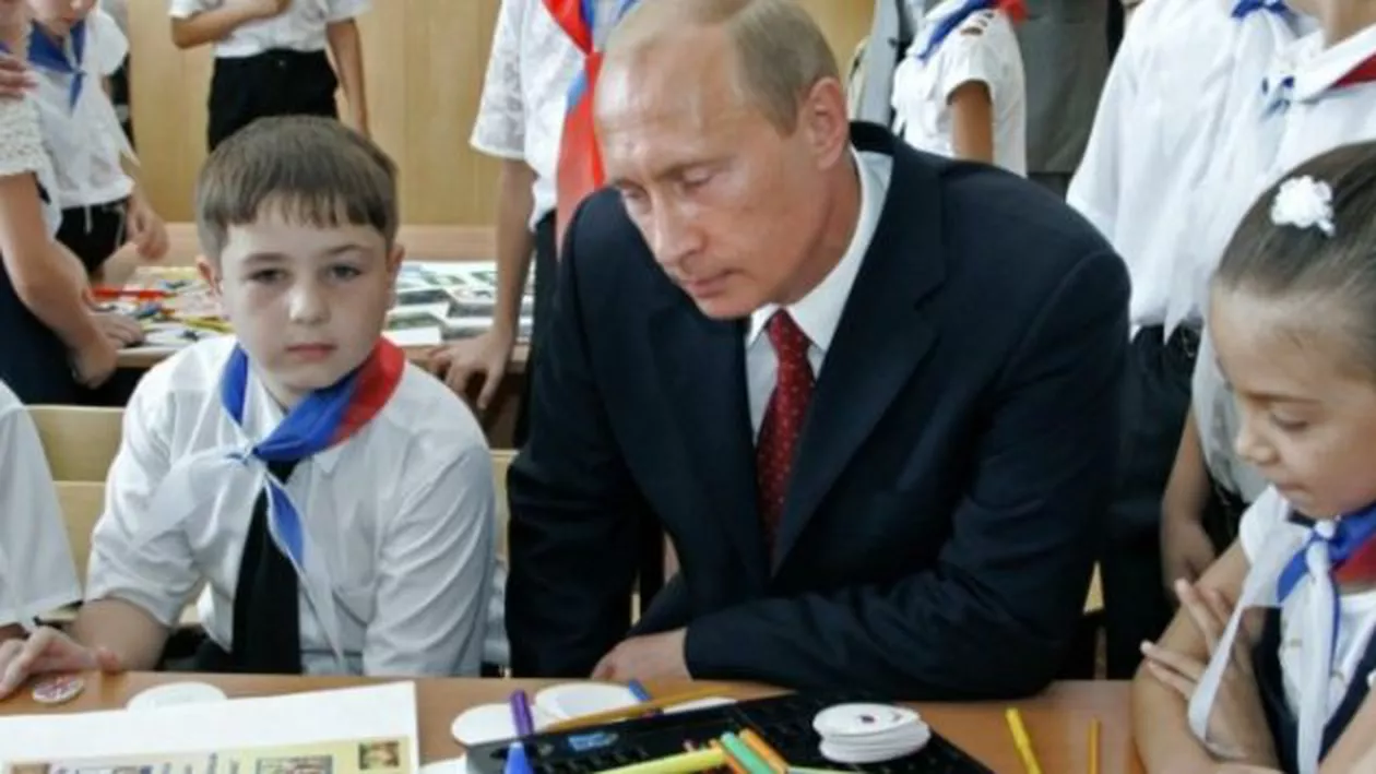 ”Vor fi oameni normali, NU prinți”. “Bunicul” Putin vorbește despre nepoții săi