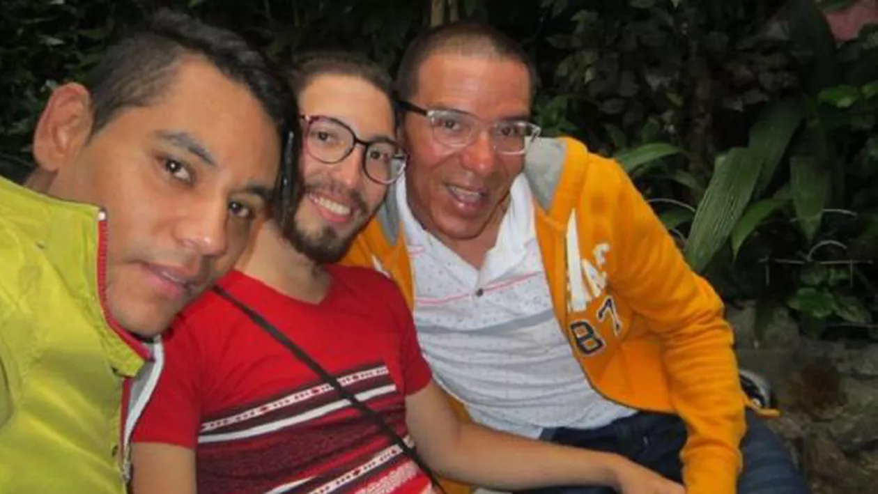 CĂSĂTORIA dintre trei BĂRBAȚI, recunoscută LEGAL. Grupul avea inițial patru