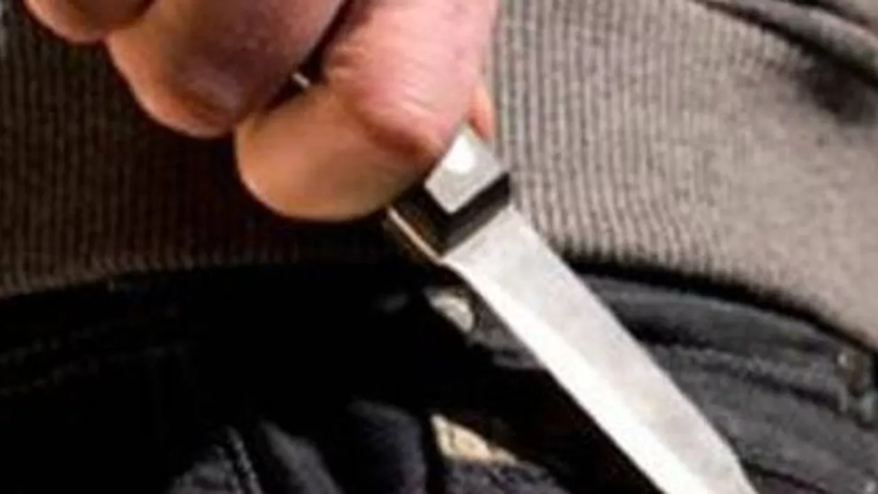 Incindent în Capitală: Un preot a fost înjunghiat în spate de un bărbat în plină zi!