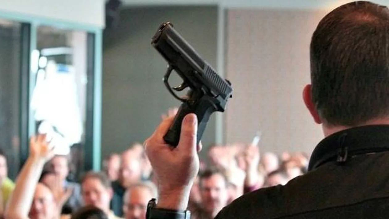 Măsură CONTROVERSATĂ în SUA! Profesorii din Colorado vor fi ÎNARMAȚI la ore pentru a interveni în cazul unui ATAC