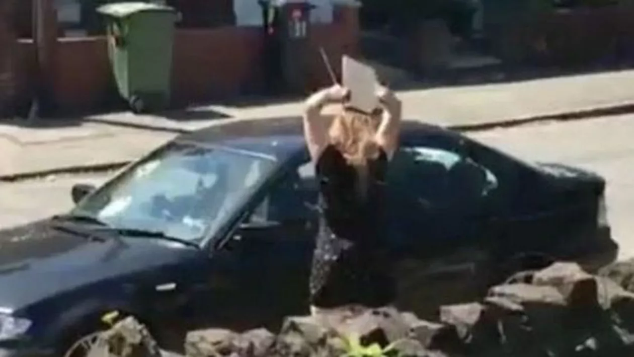 Un BĂRBAT care și-a înșelat IUBITA REGRETĂ amarnic gestul! Cum arată BMW-ul după ce tânăra s-a RĂZBUNAT (FOTO, VIDEO)