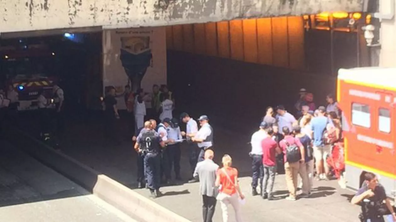 Accident grav la Paris! Mai mulți turiști au fost răniți (VIDEO)